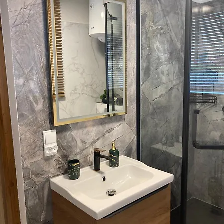 Apartment Metro *